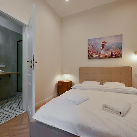 Rentplanet - Studio Plac Matejki Cracovia Esterno foto